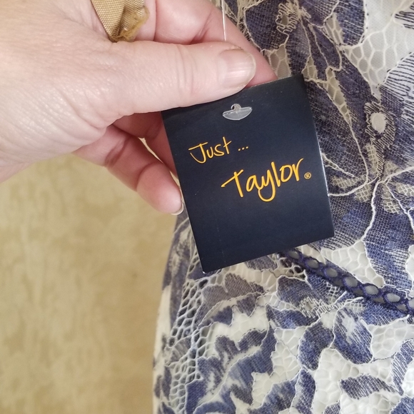 JUST... TAYLOR LACE DRESS - Picture 8 of 8